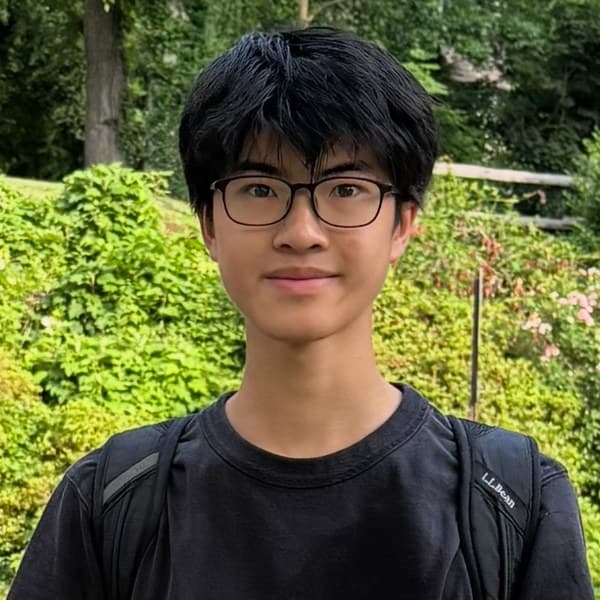 Muyi Fang, Social Media & Finance at Summit Intelligent Systems